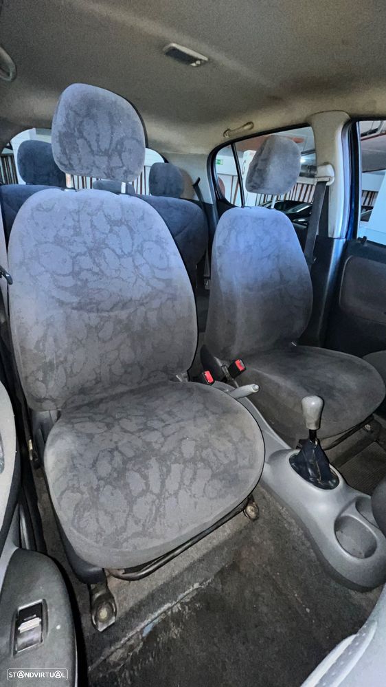 Toyota Yaris 1.4 D-4D Sol ABS+CD+AC - 6