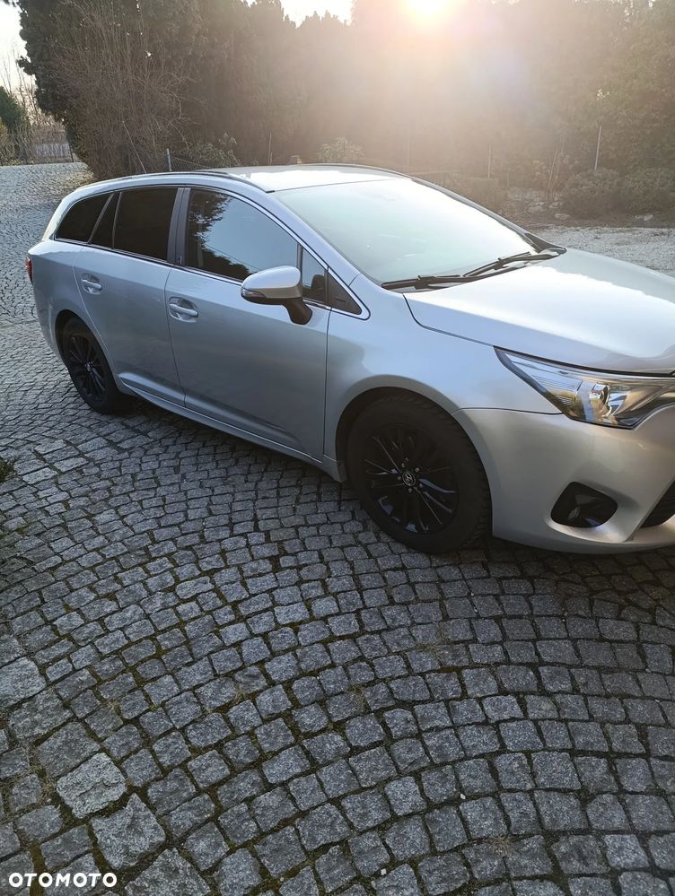 Toyota Avensis 2.0 D-4D Premium - 2