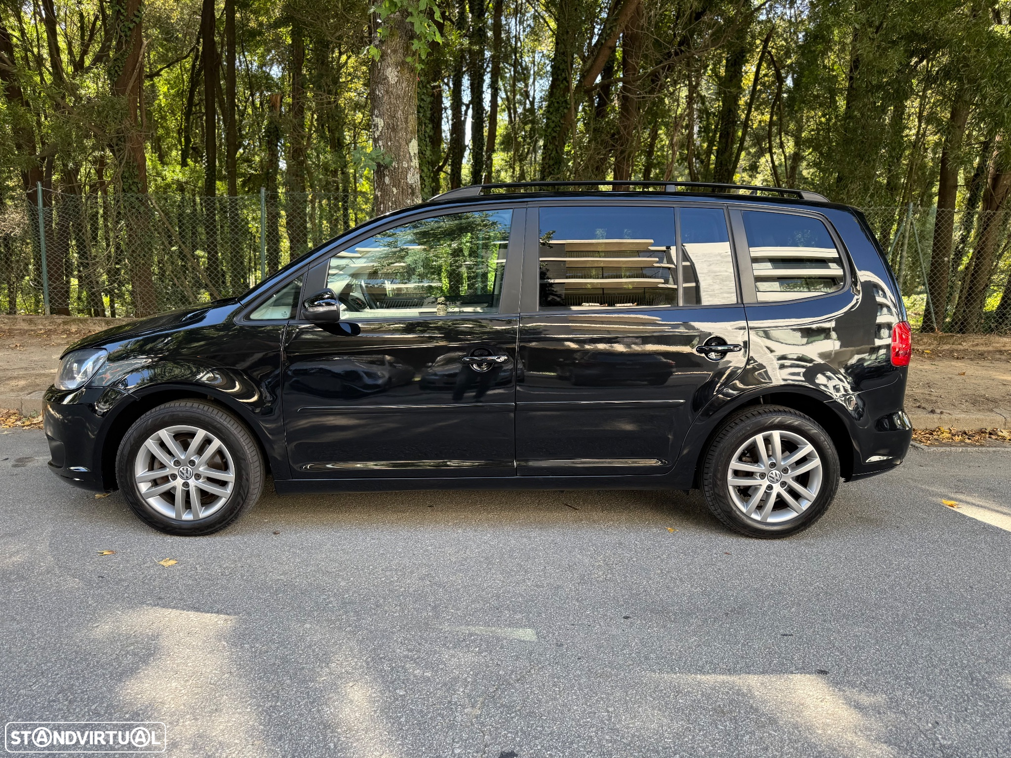 VW Touran 1.6 TDI Blue.Highline 7L - 2