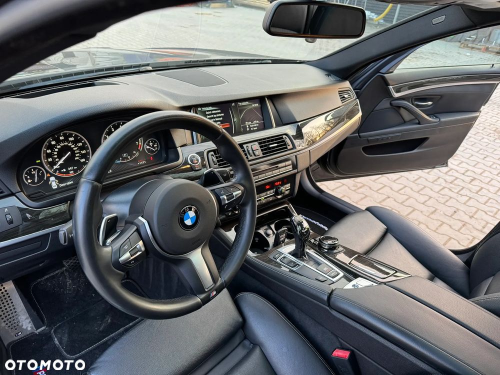 BMW Seria 5 550i - 11