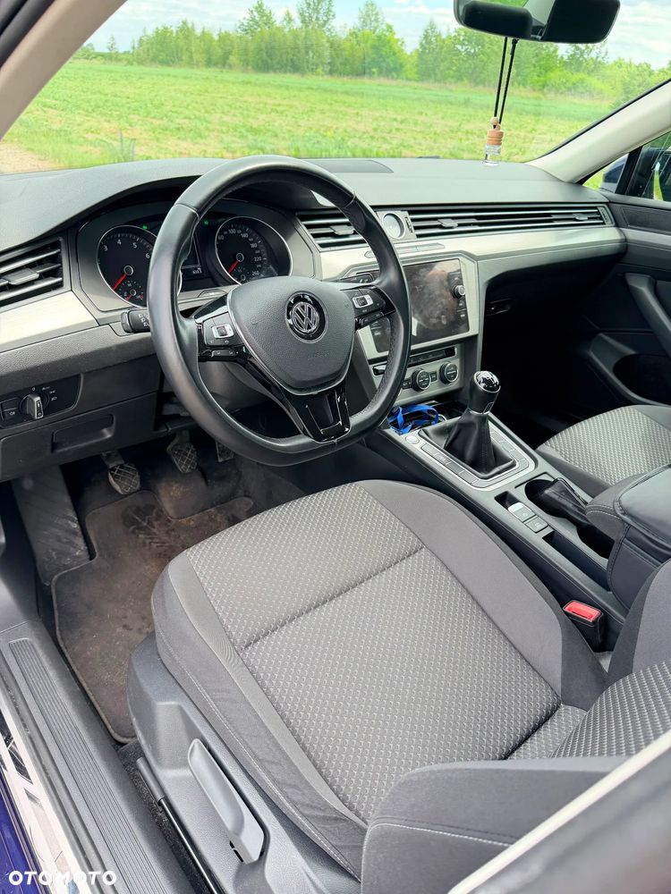 Volkswagen Passat - 19