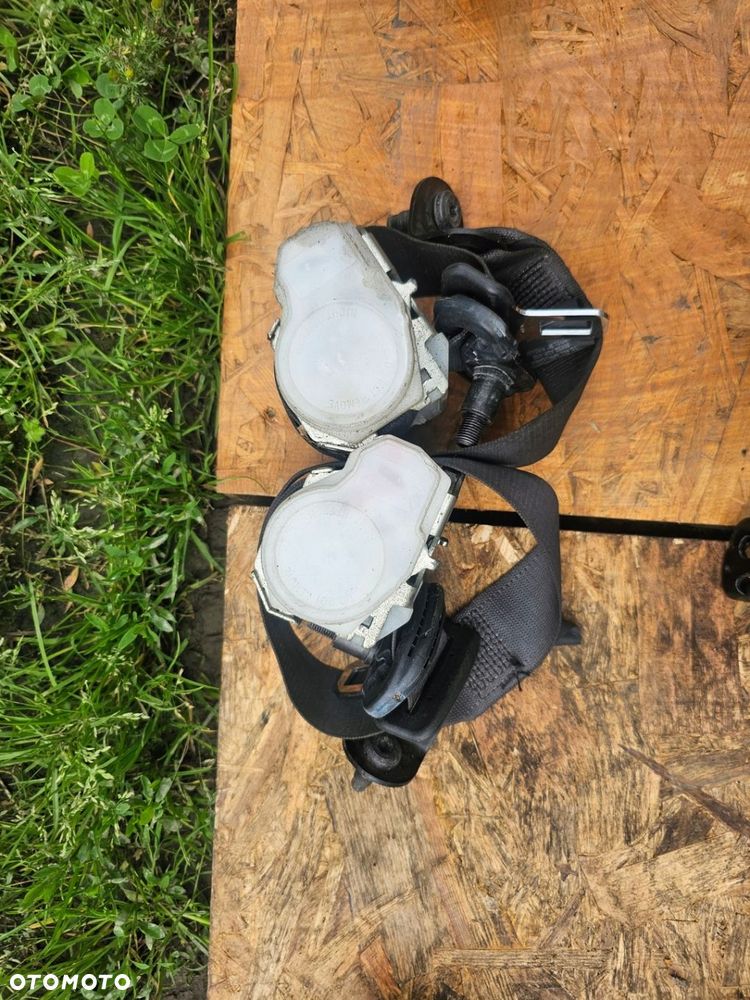 Pas bezpieczeństwa lewy prawy tył komplet 24467050F Opel Vectra C