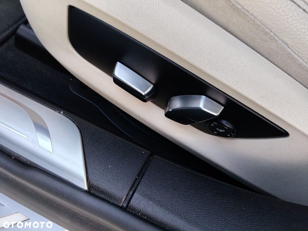 BMW Seria 7 740Li - 27