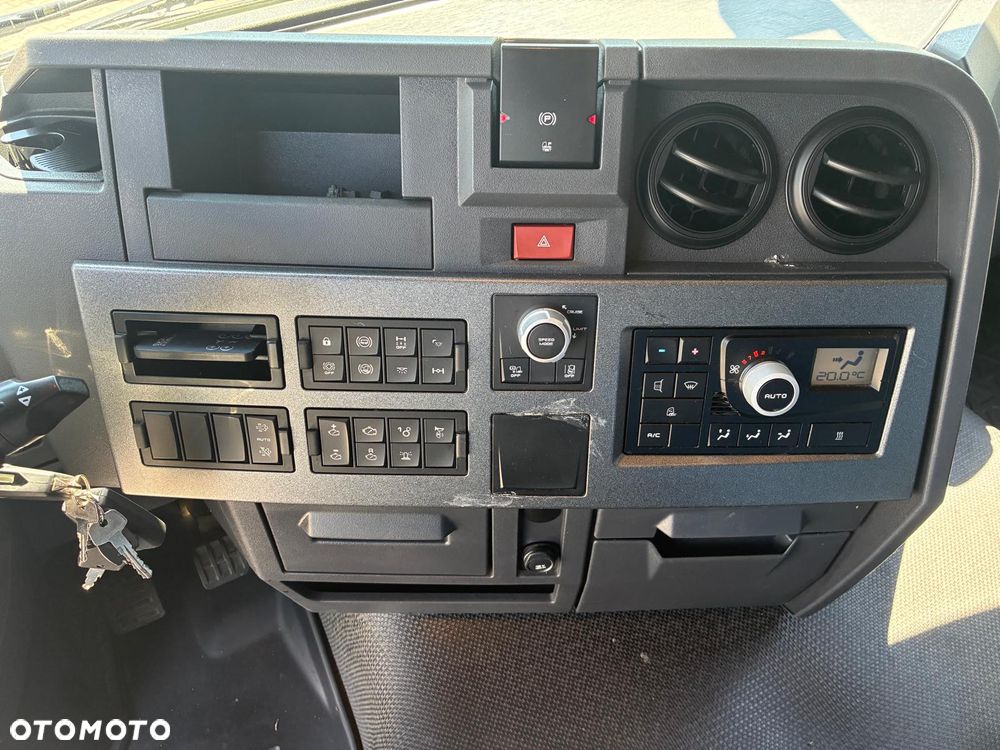 Renault T440 Sleeper Cab ADR - 18