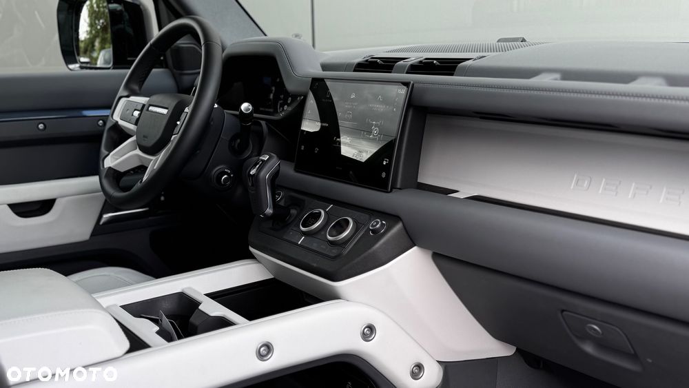 Land Rover Defender - 14