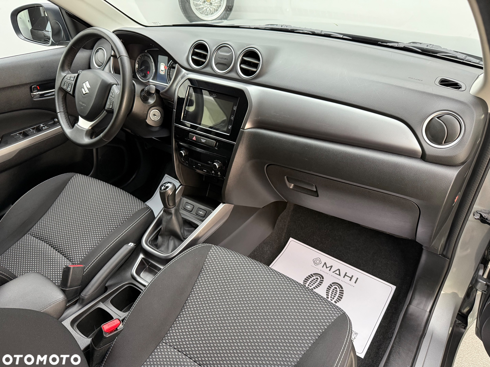 Suzuki Vitara 1.0 Boosterjet Premium 2WD - 17