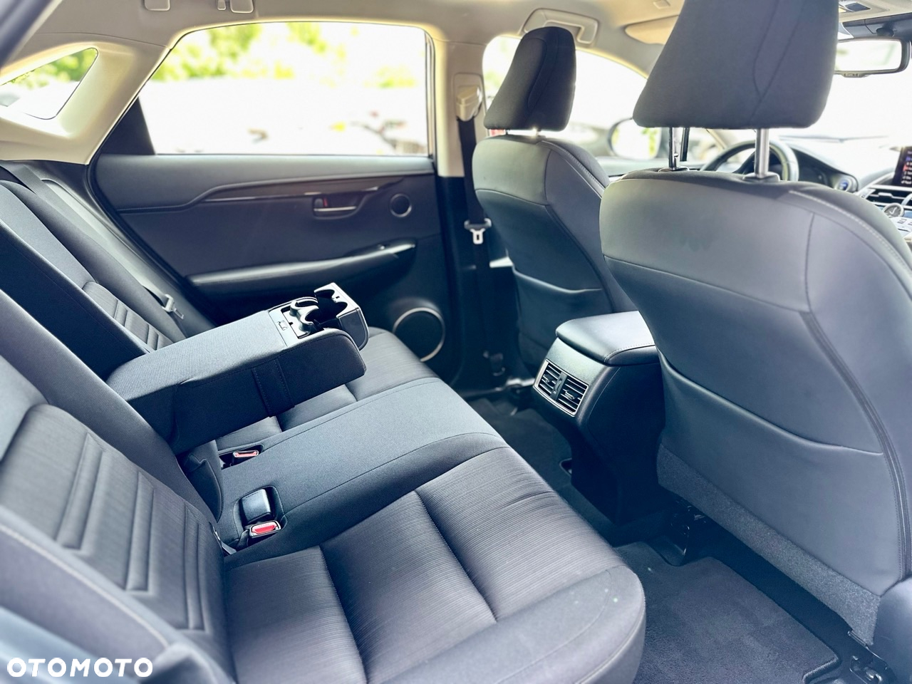 Lexus NX 300h Comfort AWD - 24