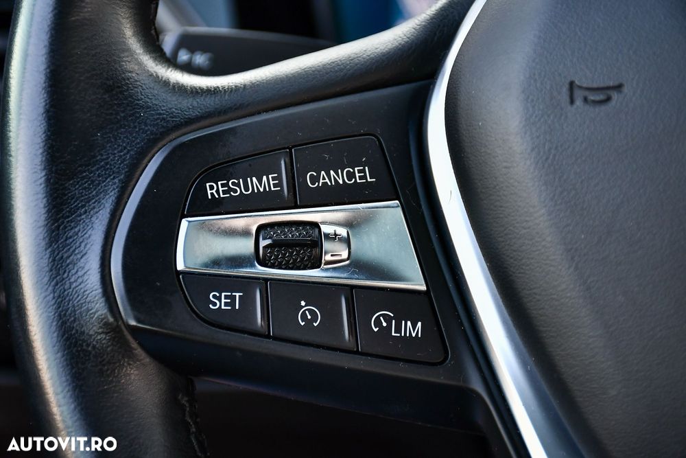 BMW Seria 3 330i xDrive AT - 30