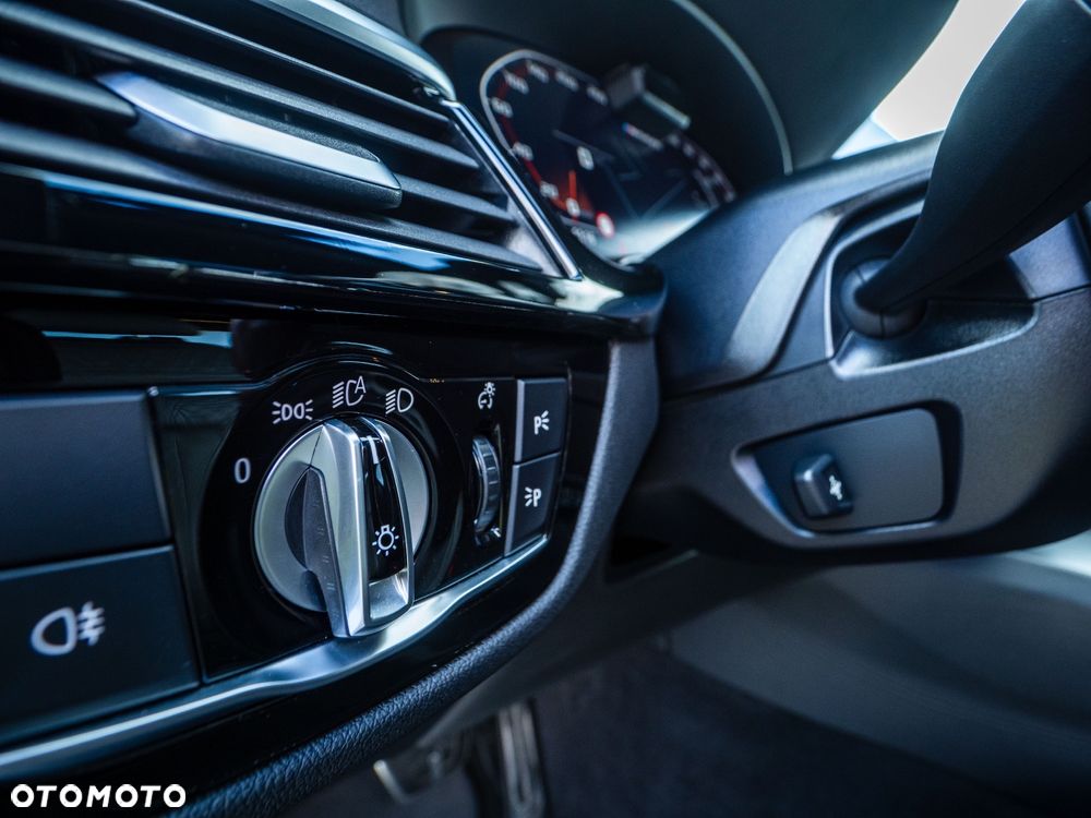 BMW Seria 5 M550i xDrive - 26