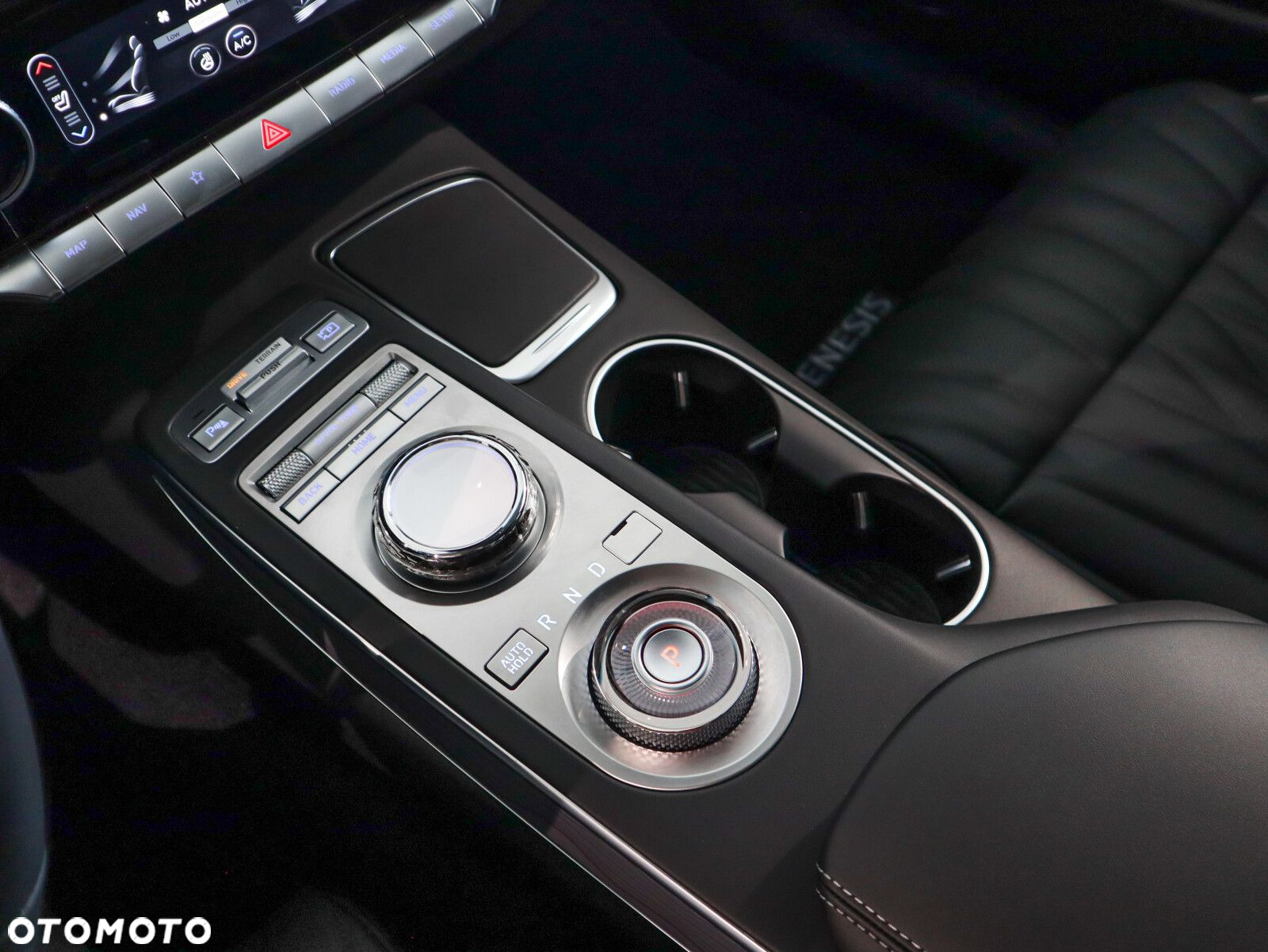 Genesis GV70 2.5T AWD AT8 Luxury Line - 31