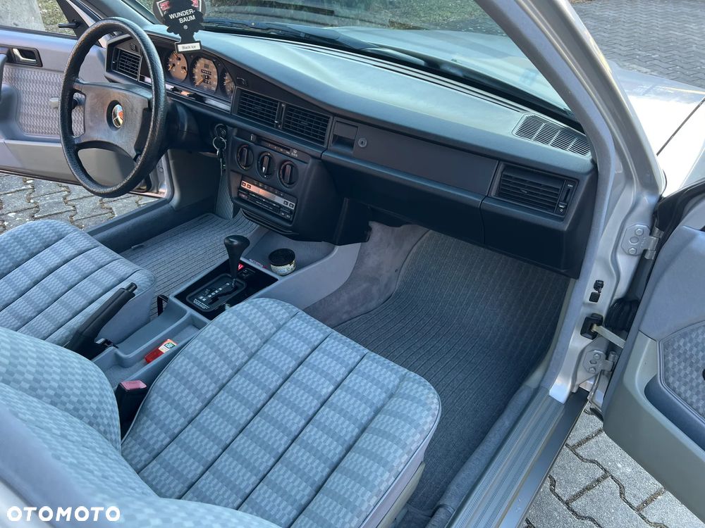 Mercedes-Benz W201 (190) - 35