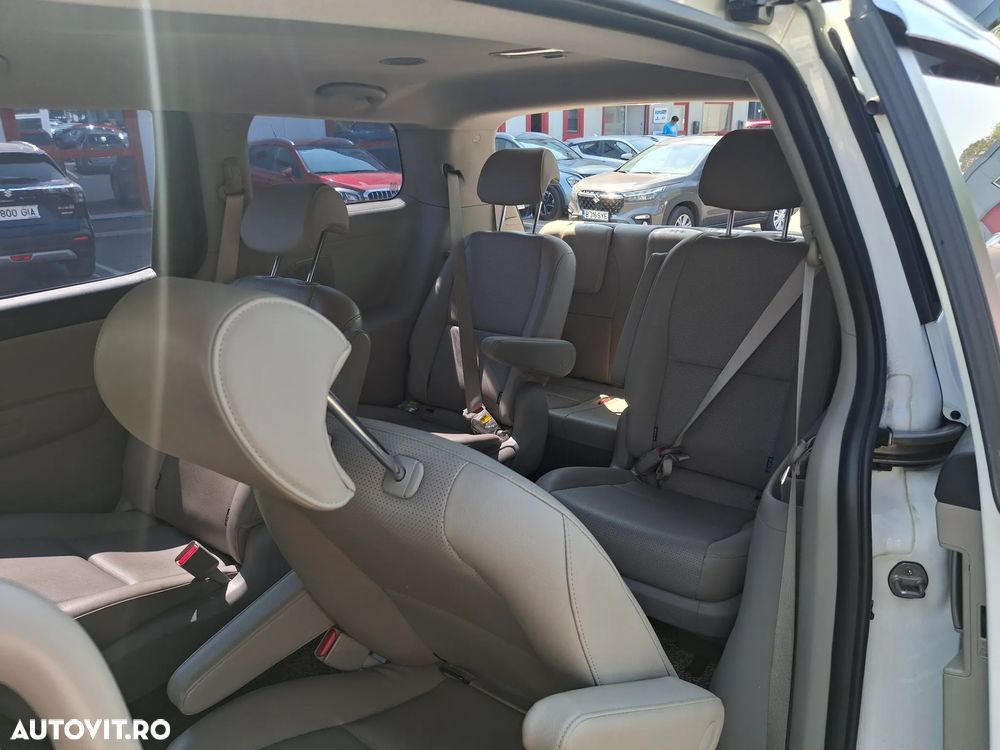 Kia Carnival - 31