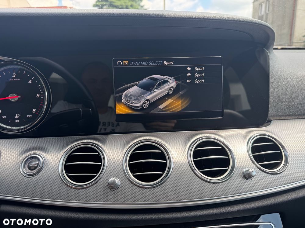 Mercedes-Benz Klasa E 220 d 4-Matic 9G-TRONIC - 15
