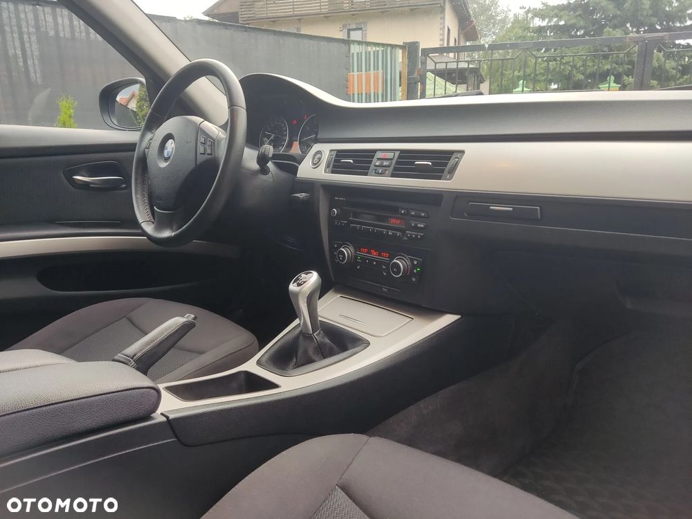 BMW Seria 3 318i - 15