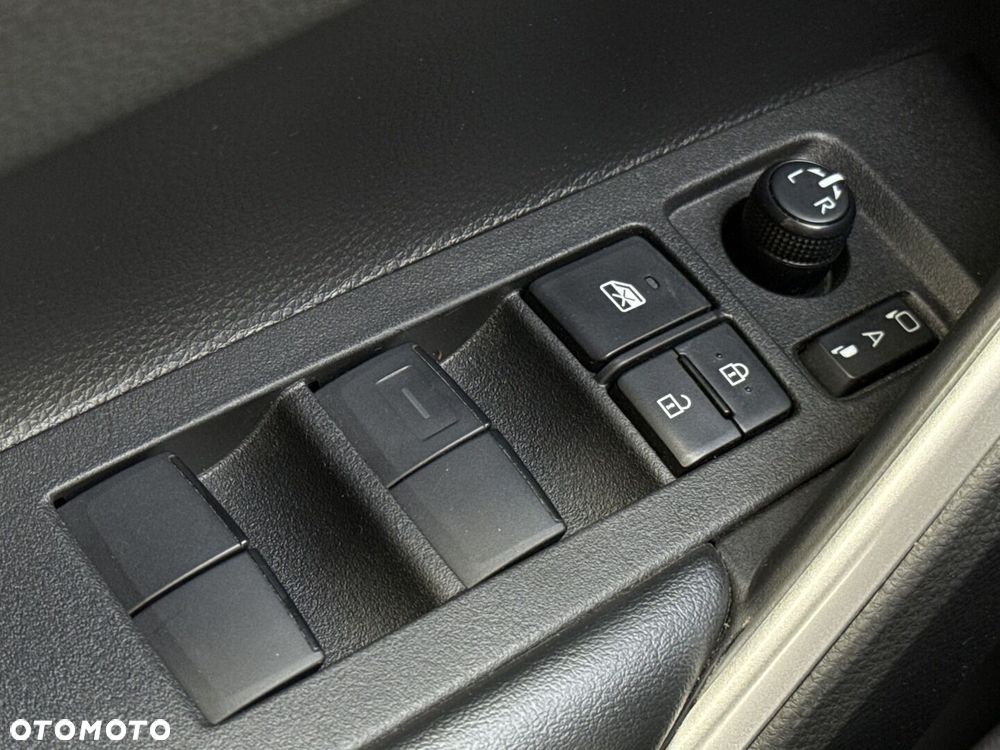 Toyota Corolla Cross 2.0 Hybrid Premiere Edition AWD - 17