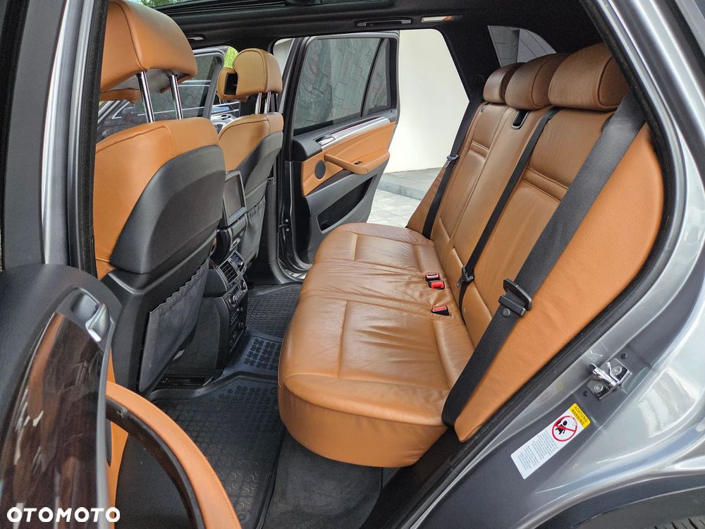 BMW X5 xDrive48i - 25