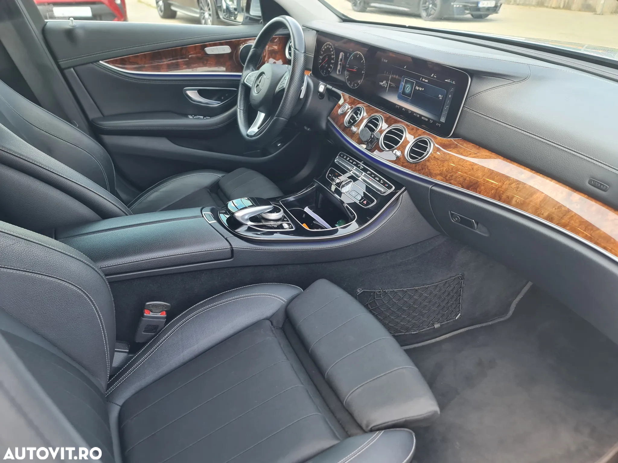 Mercedes-Benz E 220 d T 9G-TRONIC - 11