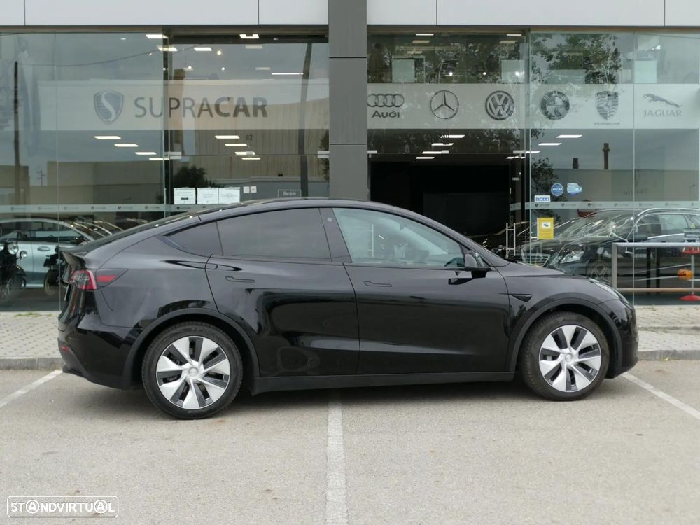 Tesla Model Y Standard - 37
