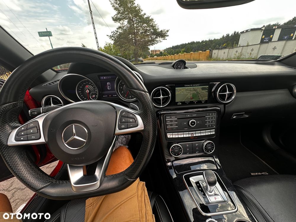 Mercedes-Benz SLC - 11