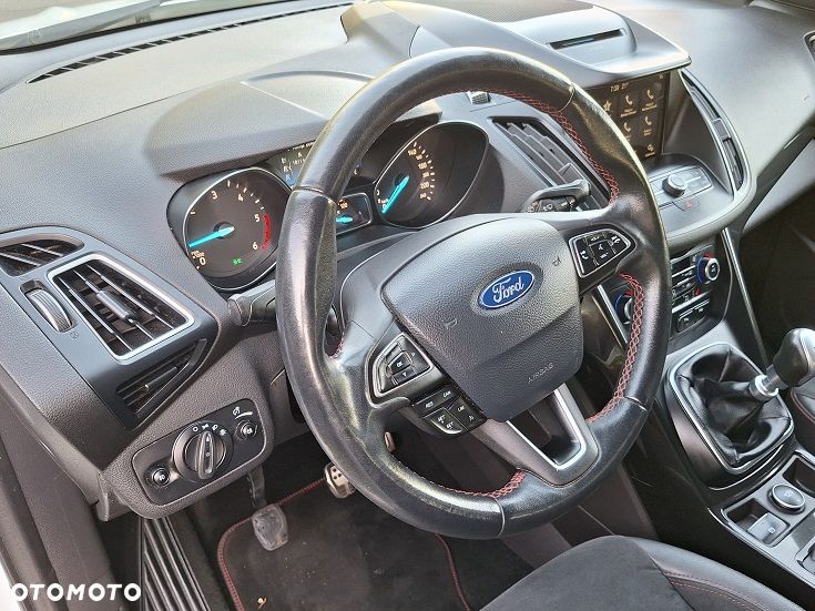 Ford Kuga 2.0 TDCi 2x4 ST-Line - 26