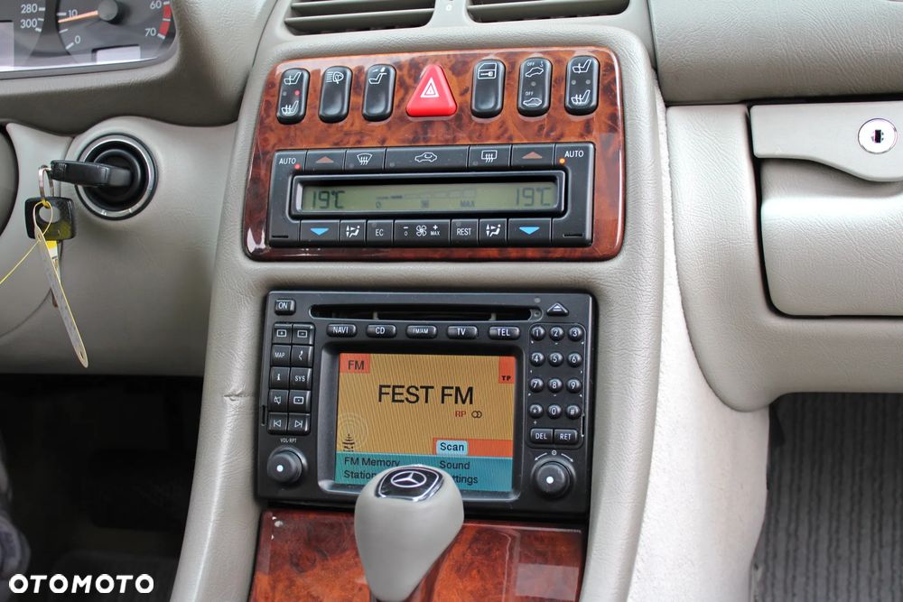 Mercedes-Benz CLK - 27