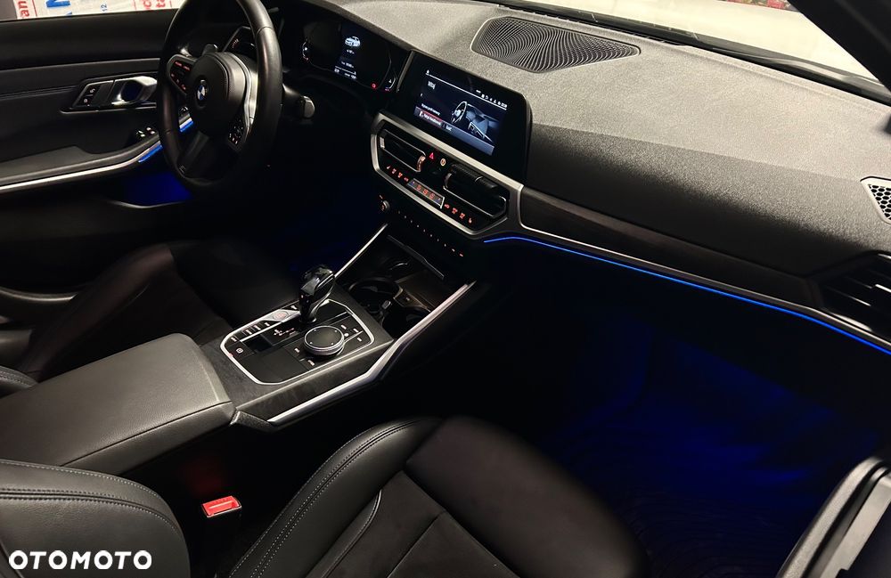 BMW Seria 3 318i M Sport - 10