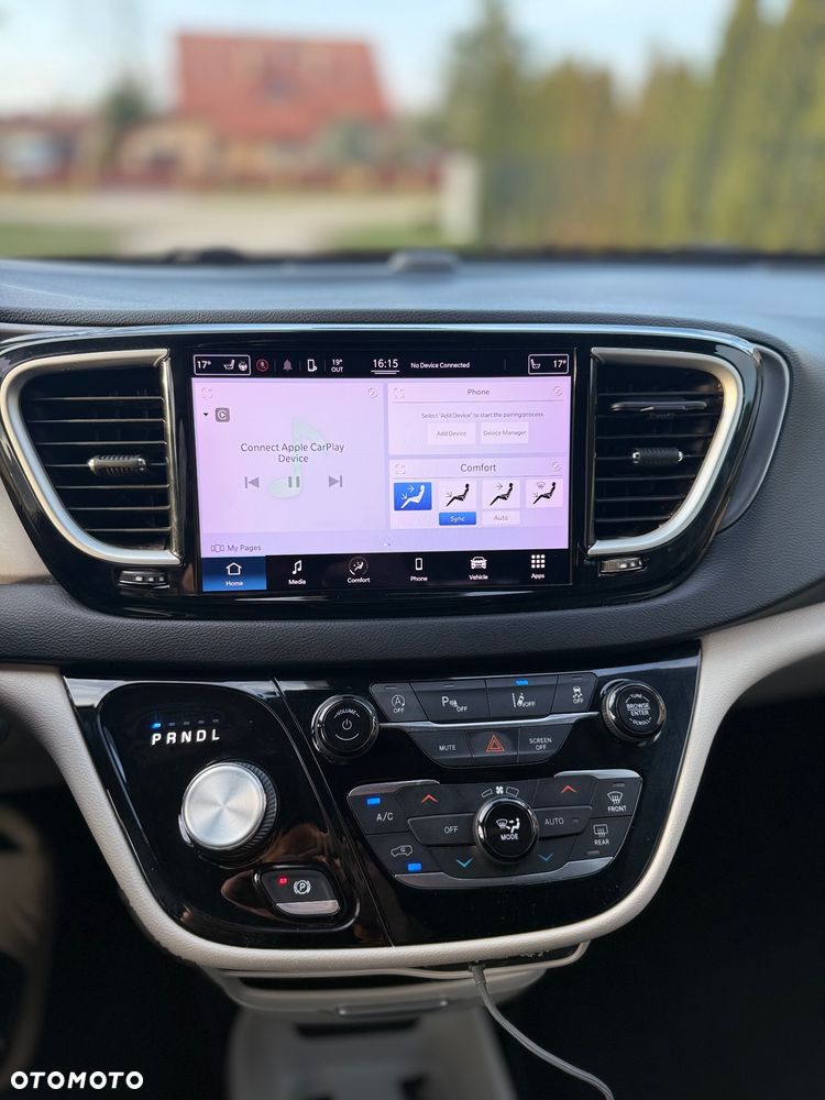 Chrysler Pacifica - 11