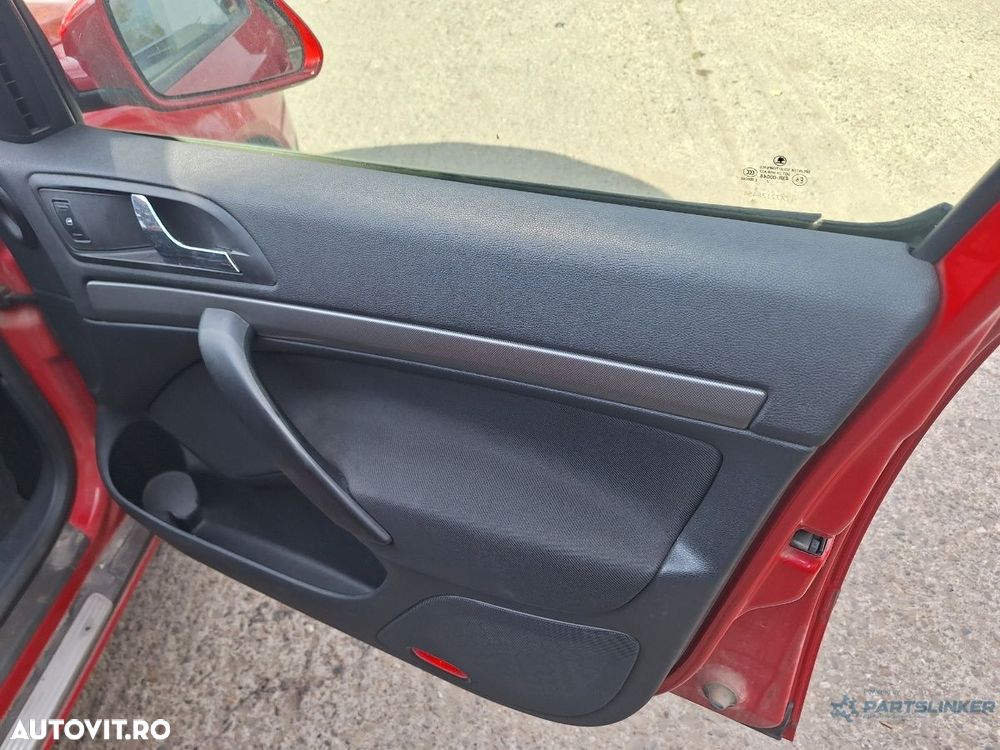 Tapiterie panou portiera fata dreapta SKODA OCTAVIA II Combi 1Z5 2004 - 20132.0 TDI 16V BKD, CFHC, CLCB - 1