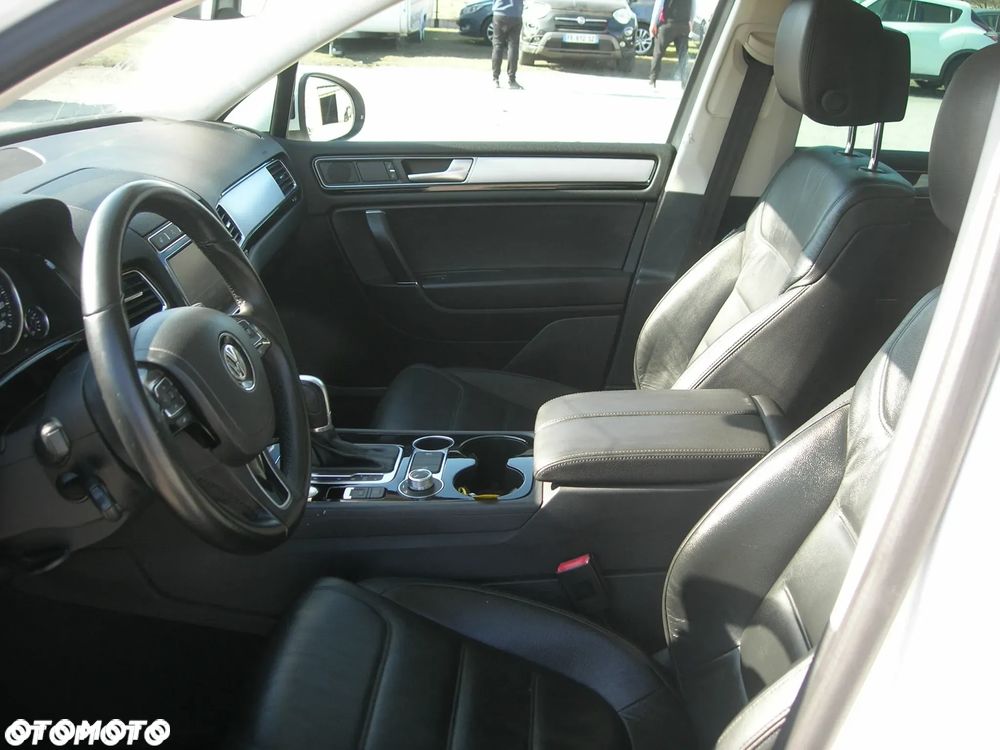 Volkswagen Touareg 3.0 V6 TDI SCR Blue Motion DPF Automatik - 14