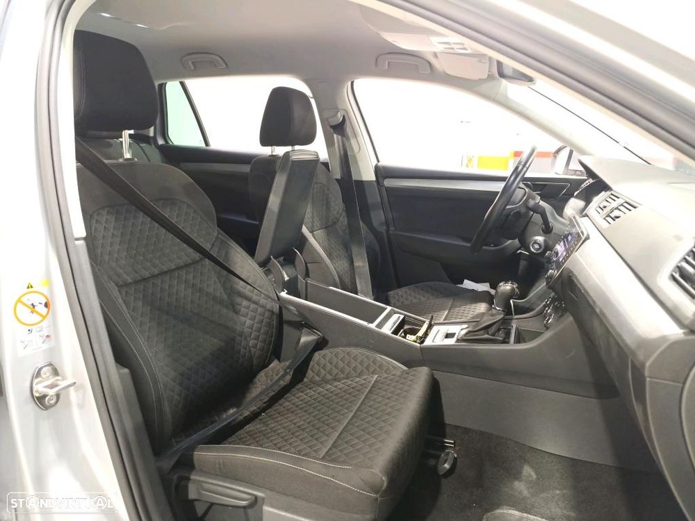 Skoda Superb Break 2.0 TDI Ambition DSG - 9