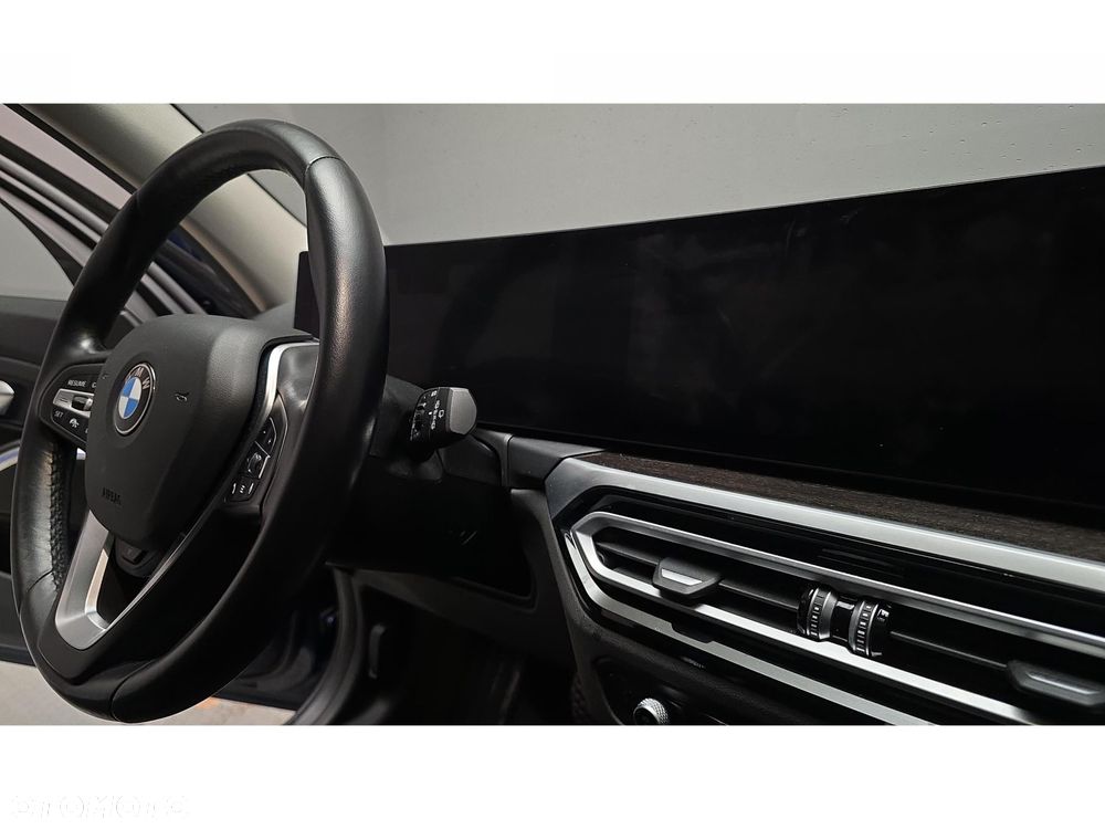 BMW Seria 3 320d xDrive - 31