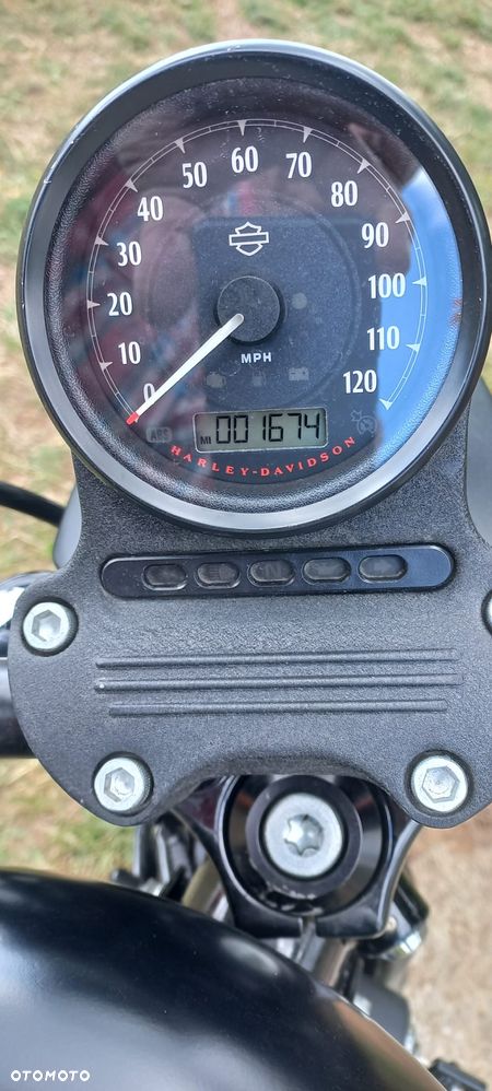 Harley-Davidson Sportster Iron 883 - 3