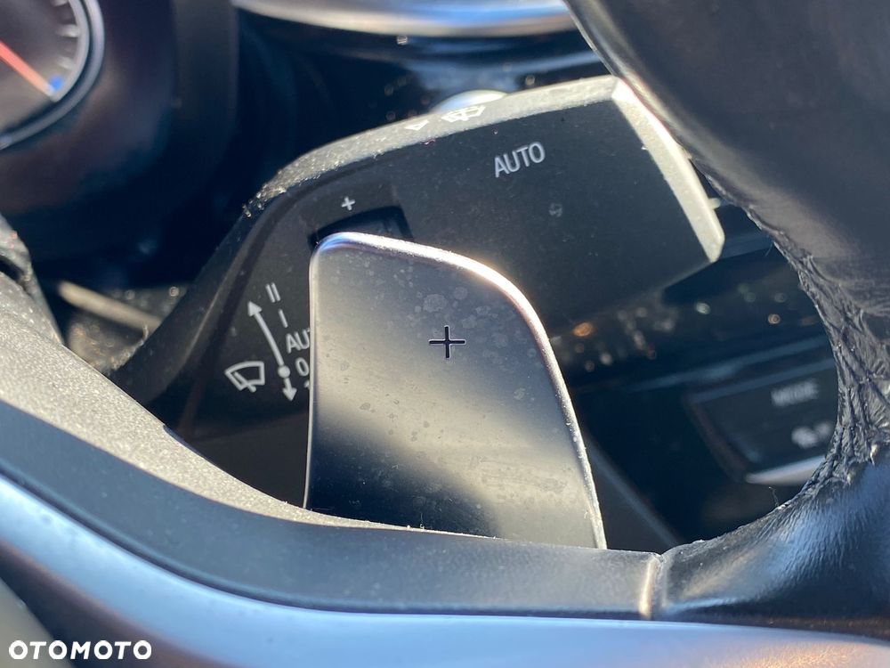 BMW Seria 5 M550i xDrive sport - 28