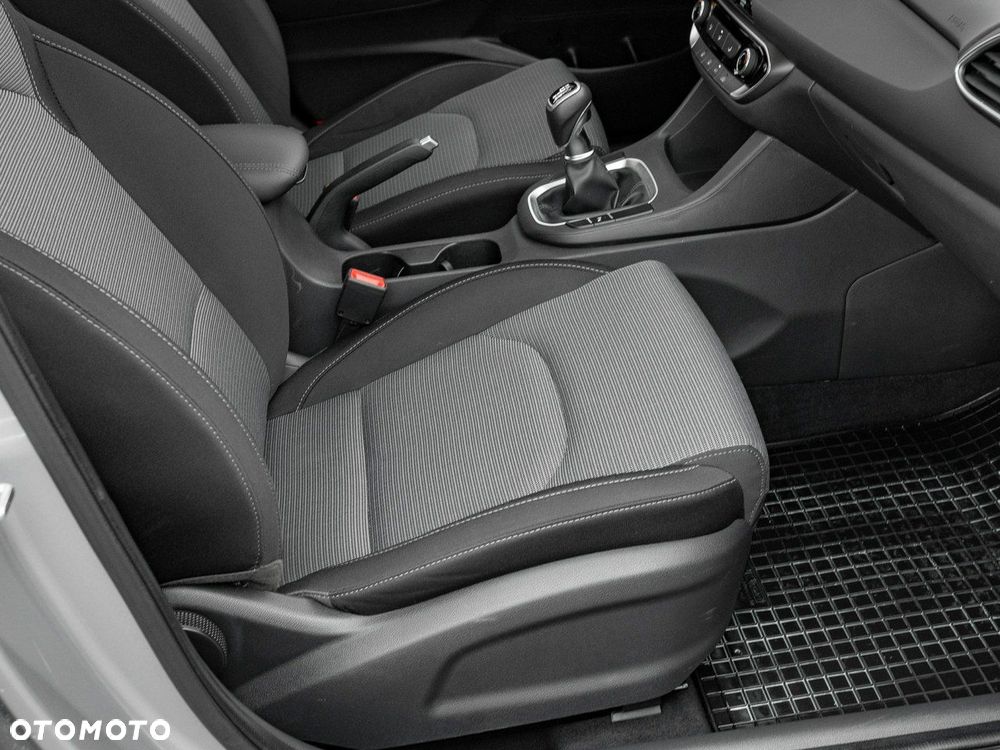 Hyundai i30 1.5 DPI Classic + - 29