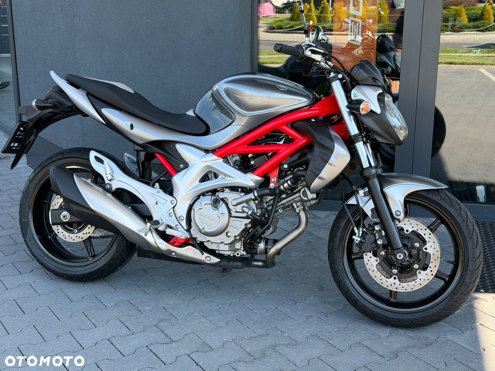 Suzuki Gladius - 1