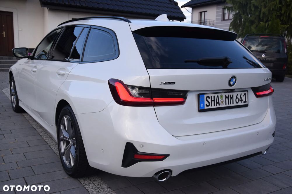 BMW Seria 3 320d xDrive Luxury Line Purity sport - 34