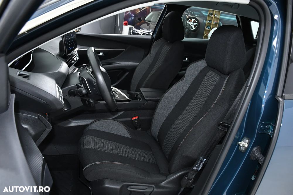 Peugeot 3008 1.2 PureTech Turbo S&S EAT8 Allure - 14