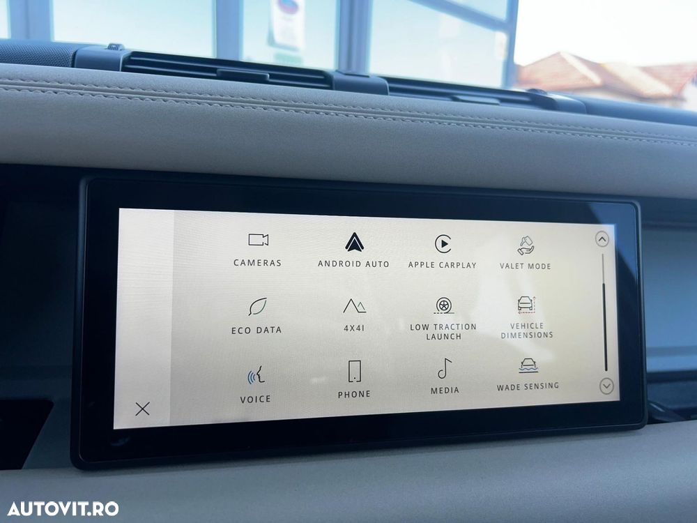 Land Rover Defender - 32