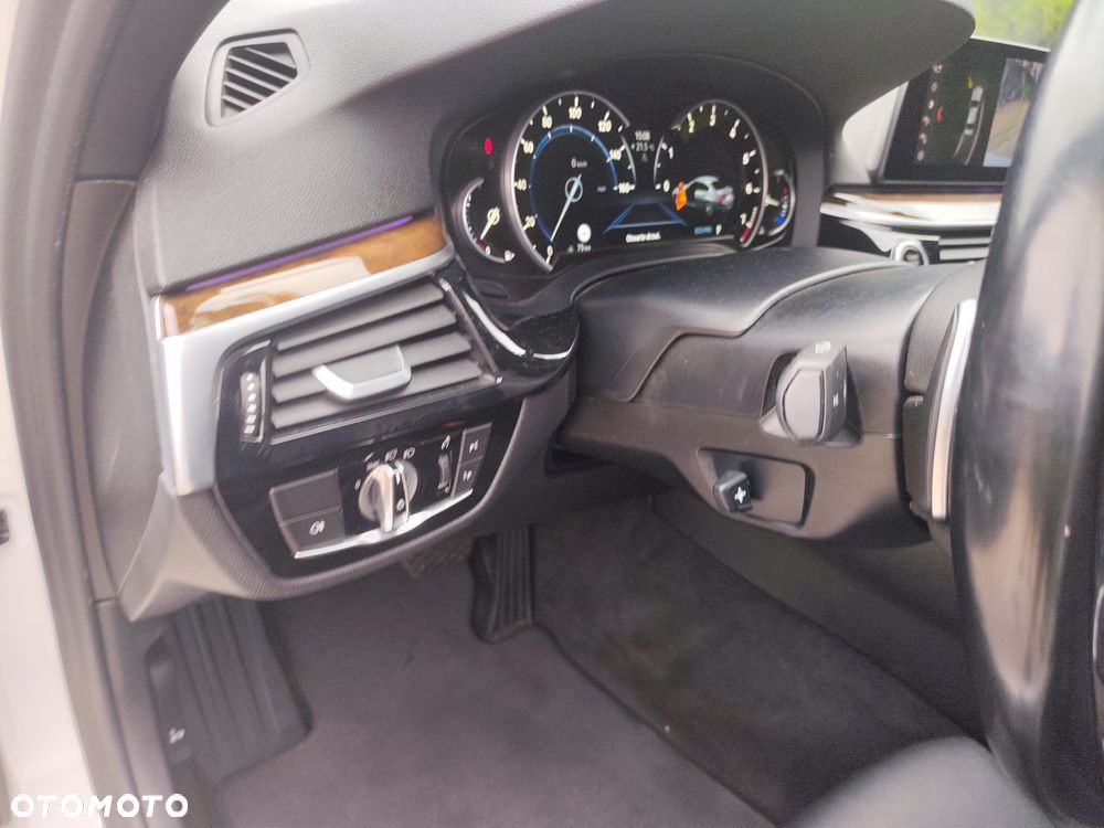 BMW Seria 5 530i Sport Line - 19