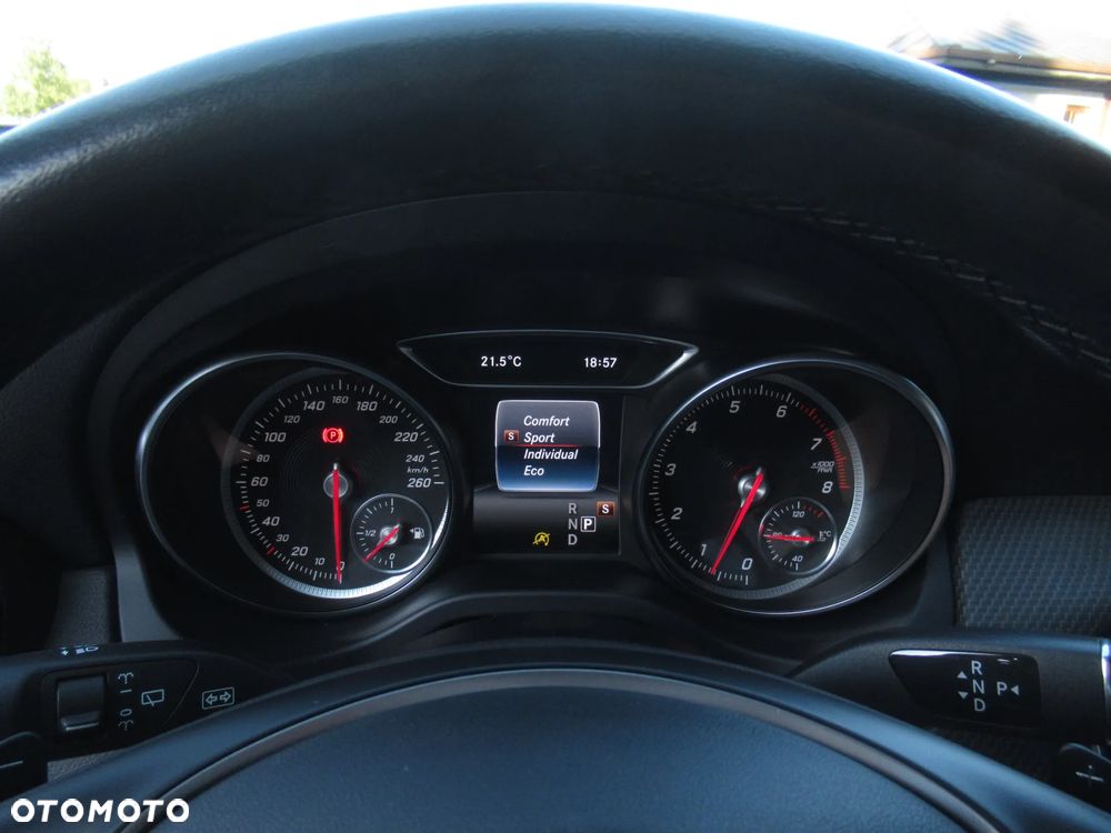 Mercedes-Benz GLA 200 7G-DCT Style - 28