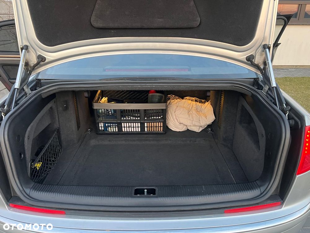 Audi A8 4.2 Quattro - 25