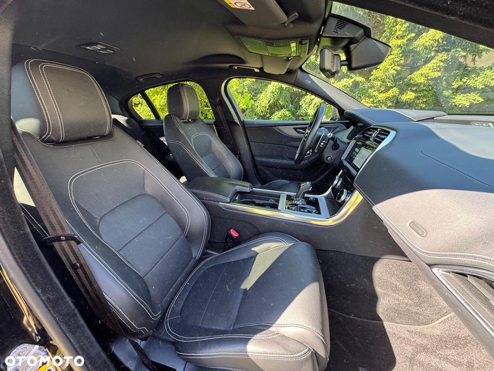 Jaguar XE P250 R-Dynamic HSE - 11
