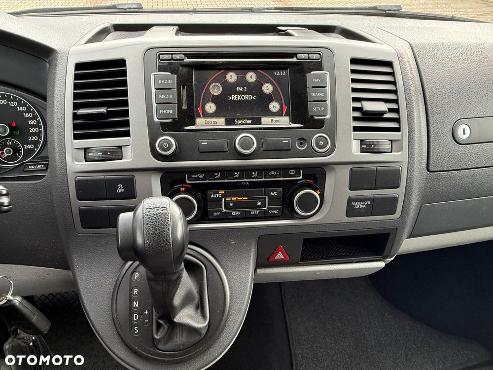 Volkswagen Caravelle - 19