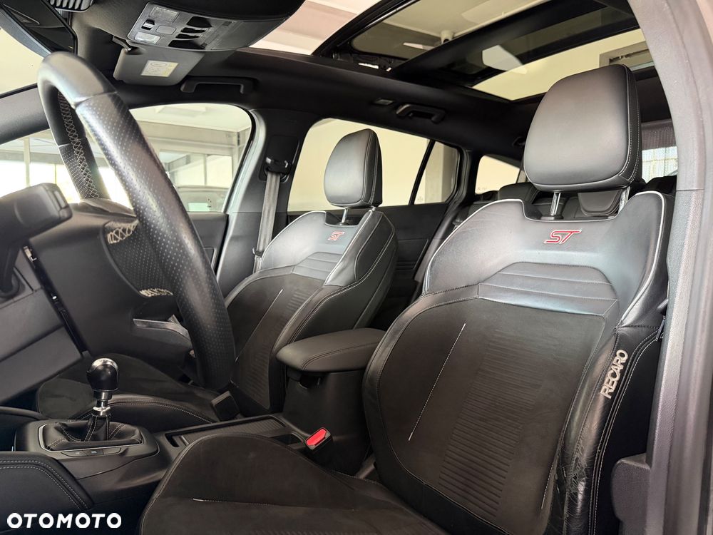 Ford Focus 2.3 EcoBoost ST X Edition - 22