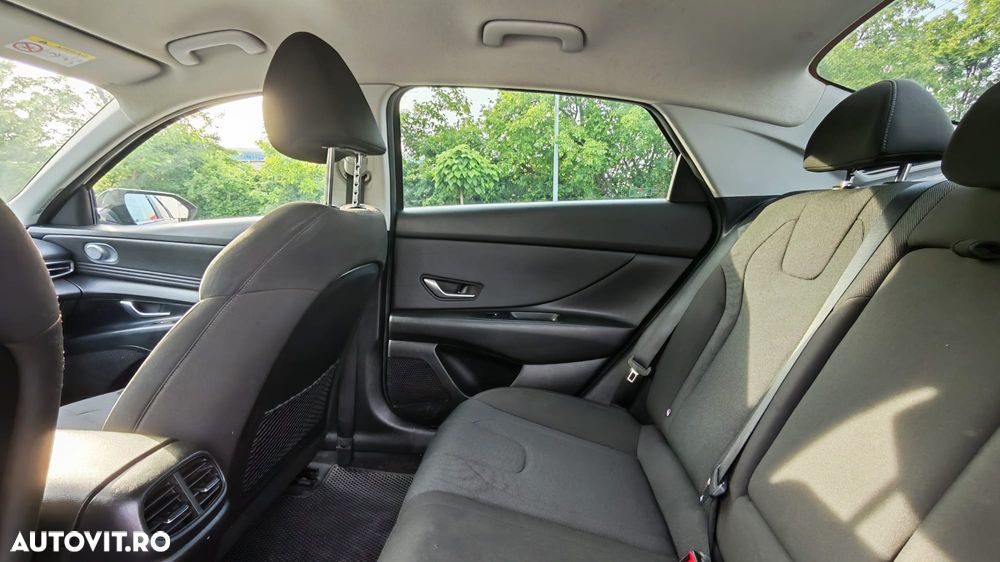 Hyundai Elantra 1.6 l 123 CP 6MT Highway - 17