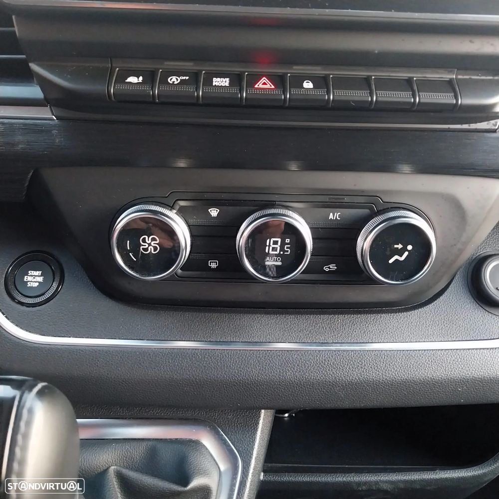 Renault Trafic 2.0 dCi L2H1 1.2T EDC - 12