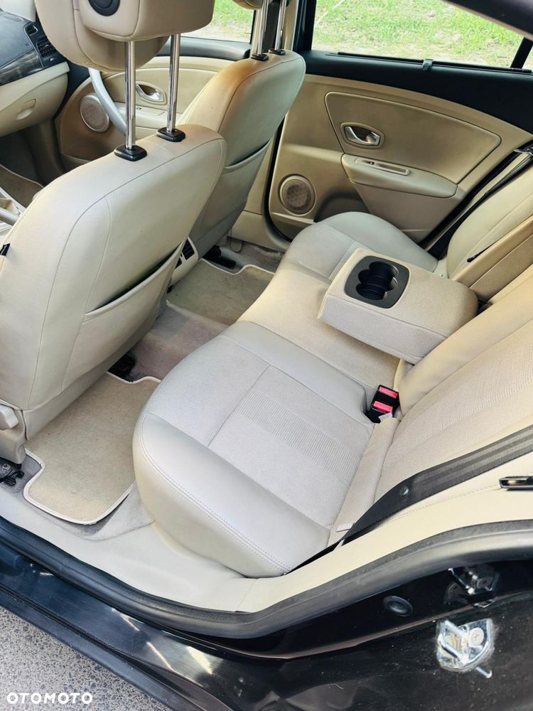 Renault Fluence 1.6 16V Privilege - 12