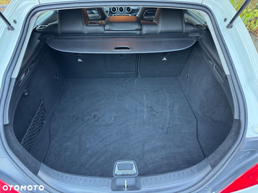 Mercedes-Benz CLA Shooting Brake 200 AMG Line - 29