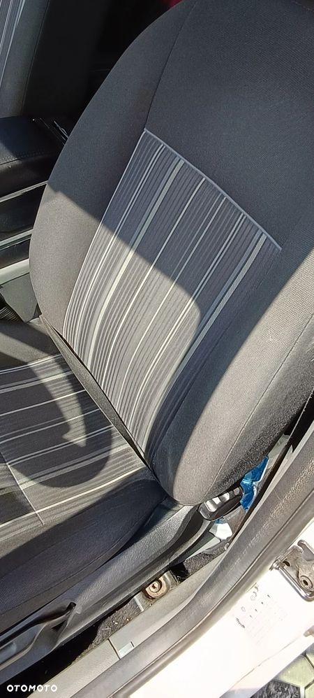 Ford Focus 1.6 TDCi Ambiente DPF - 8