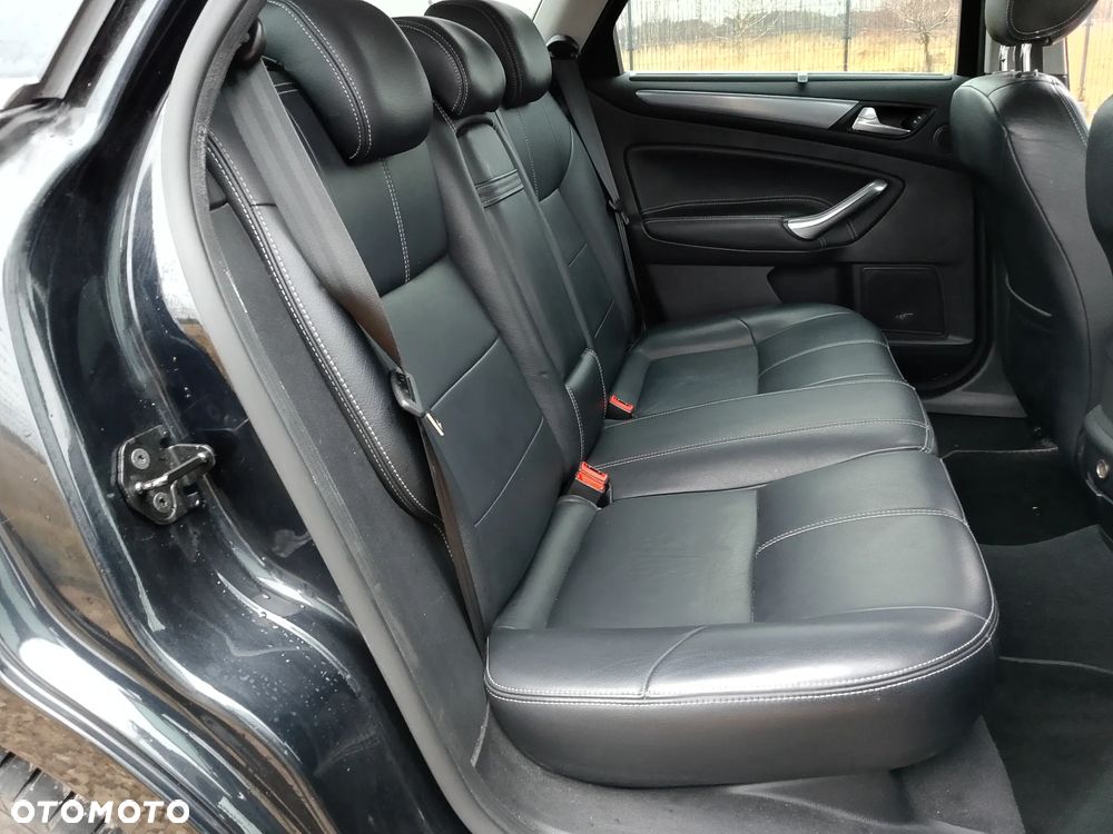 Ford Mondeo 2.0 EcoBoost Titanium X - 24